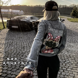 吃少妇奶头一丝不挂裸体
